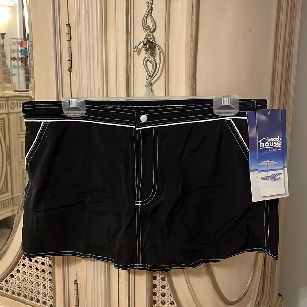 Beach House Board Swim Skirt H37185 ~ Black w/White Trim ~ New With Tags!